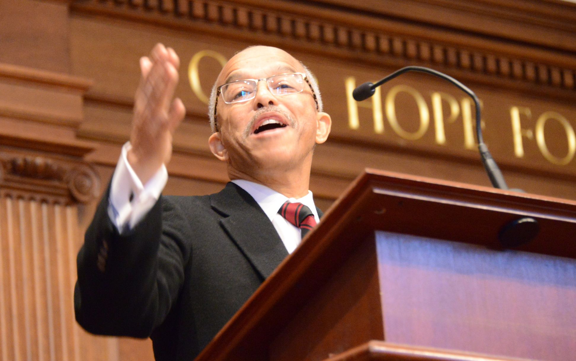 Dr. Alvin Powell ’74 gives MLK Hall address