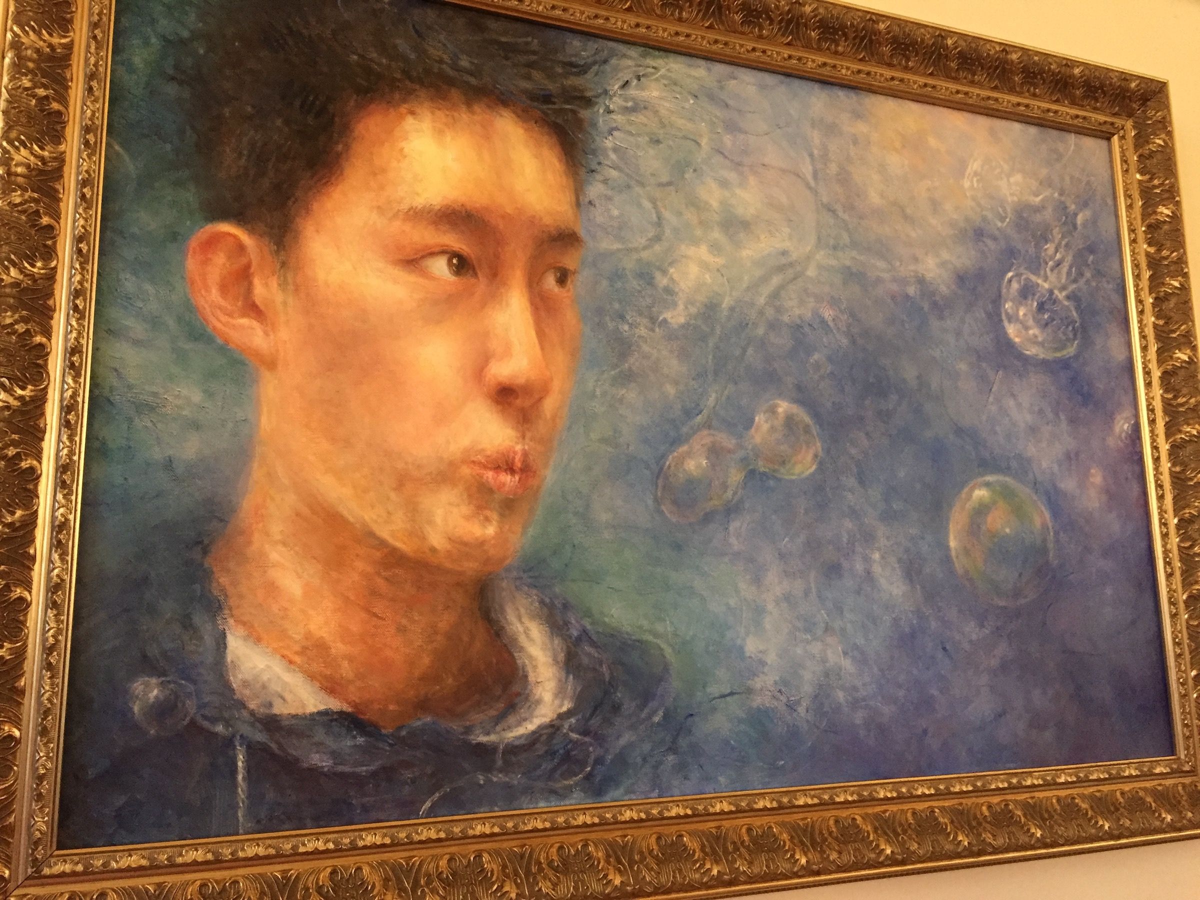 19岁获奖艺术家Erik Zou在大会堂展出作品