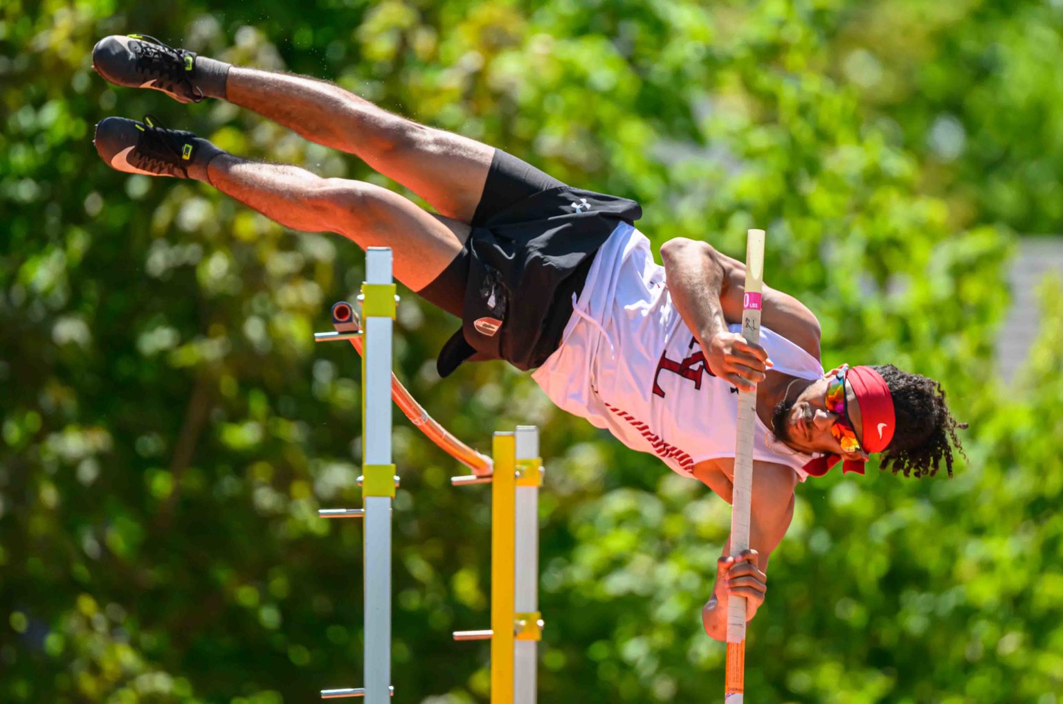 Track and Field Places Second in ISL and Ties For Second in New England